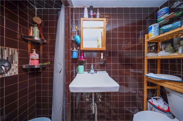 2046 Stuart St, Brooklyn, NY 11229 - full bath with tile walls, toilet, and a shower with curtain
