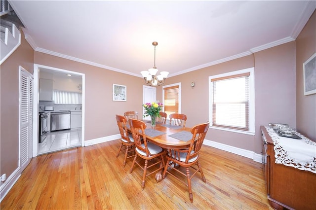 dining room with an inviting chandelier, ornamental molding, light wood-style floors, and baseboards