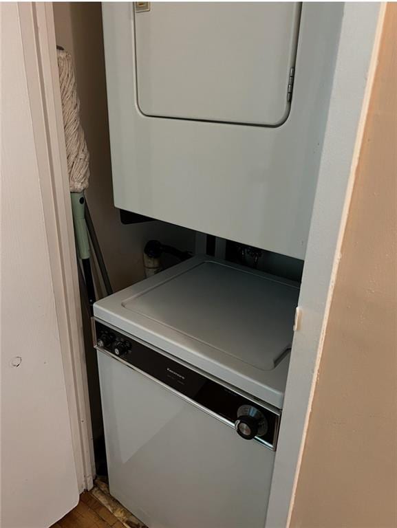 washroom with laundry area and stacked washer and clothes dryer