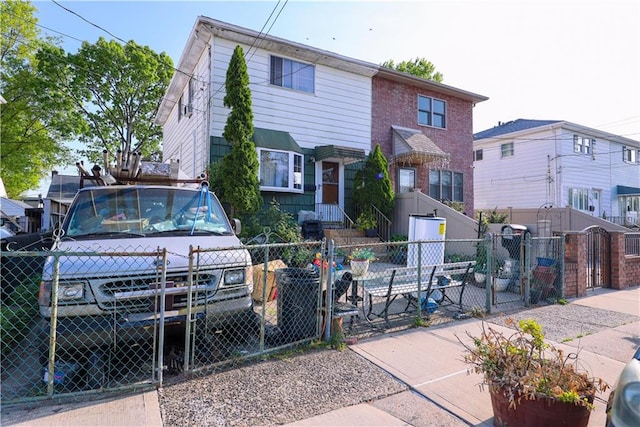 view of front of house featuring a gate and a fenced front yard