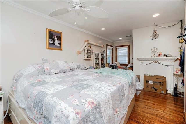 bedroom featuring crown molding, visible vents, wood finished floors, recessed lighting, and a ceiling fan