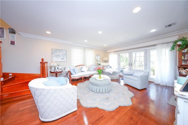 living area featuring crown molding, recessed lighting, wood finished floors, and visible vents