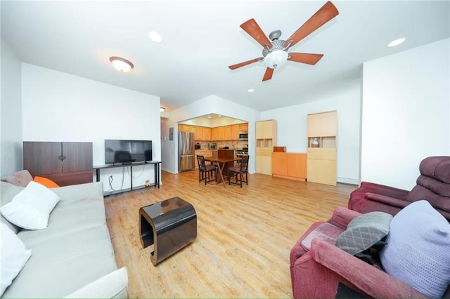 living area with light wood-style floors, a ceiling fan, and recessed lighting