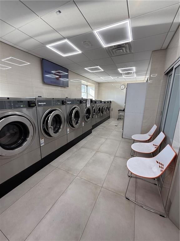 community laundry room featuring visible vents and washing machine and dryer
