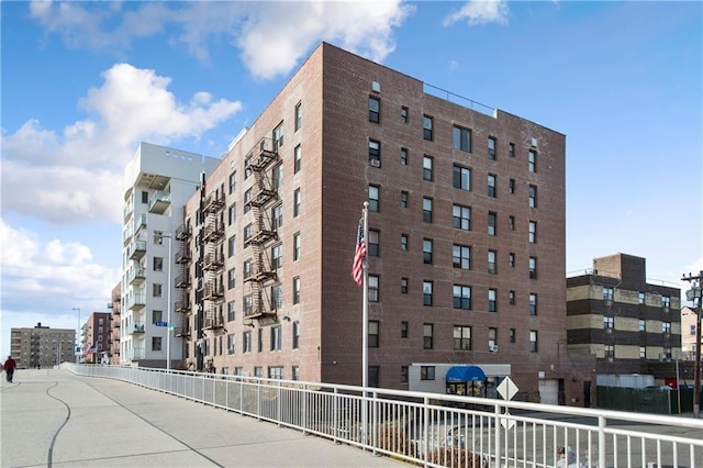 view of apartment building / complex