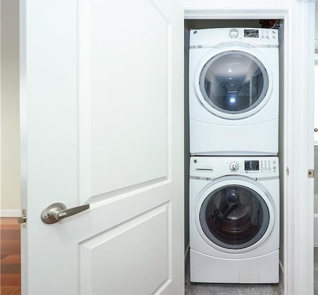 1721 W 6th St Unit 2A, Brooklyn, NY 11223 - washroom featuring stacked washer and clothes dryer
