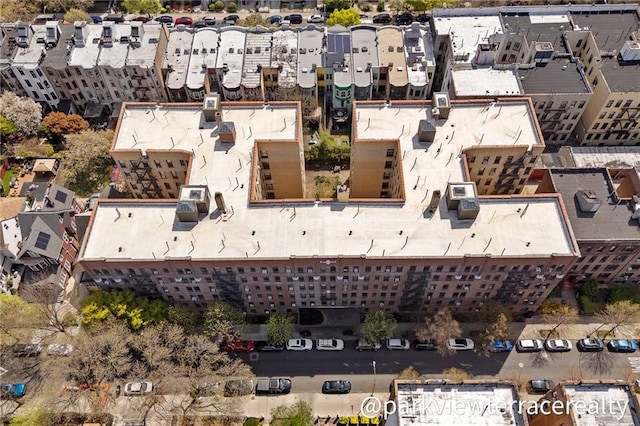 drone / aerial view of apartment complex / building