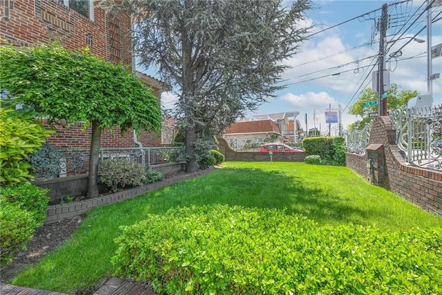 1401 74th St, Brooklyn, NY 11228 - view of yard