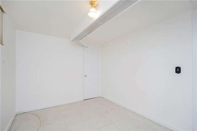 empty room featuring baseboards