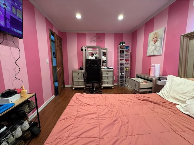 bedroom featuring crown molding, dark wood-style floors, recessed lighting, and baseboards