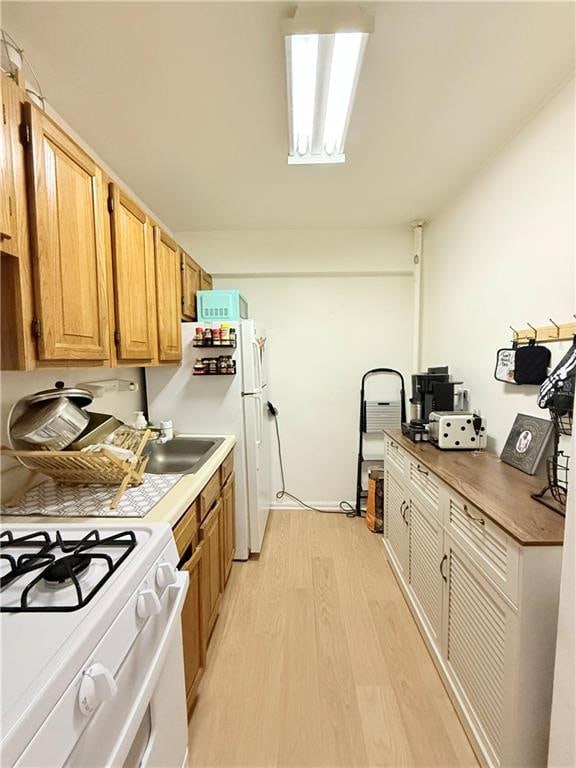 9511 Shore Rd Unit 617, Brooklyn, NY 11209 - kitchen with white appliances, light wood-type flooring, and light countertops