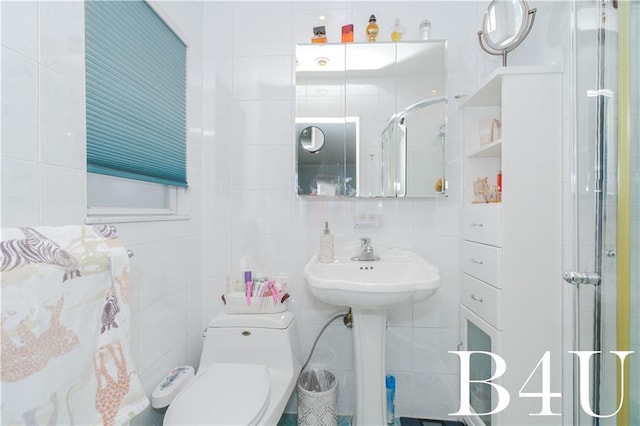 2544 E 64th St, Brooklyn, NY 11234 - full bath featuring tile walls, a shower stall, toilet, and decorative backsplash