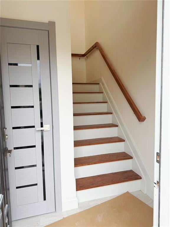 30 Church Ave, Staten Island, NY 10314 - view of stairway