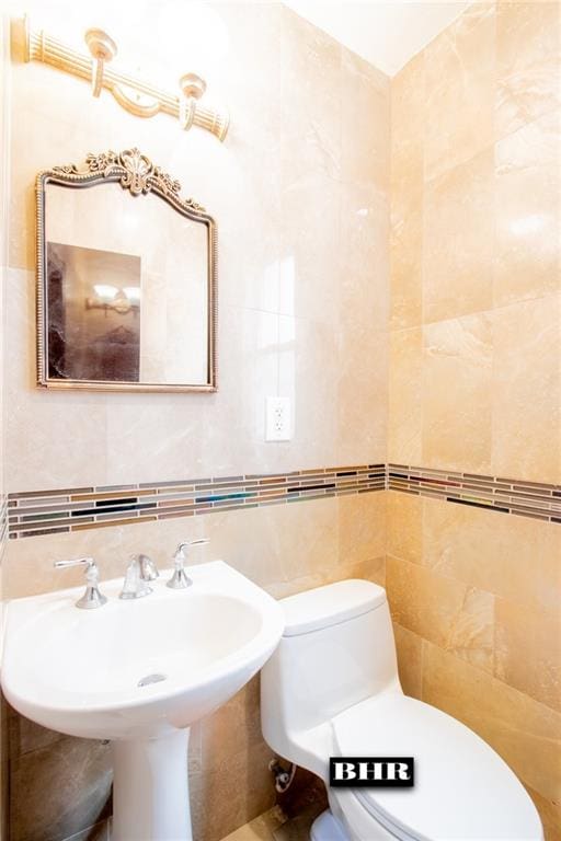 4060 Ocean Ave, Brooklyn, NY 11235 - half bath with tile walls