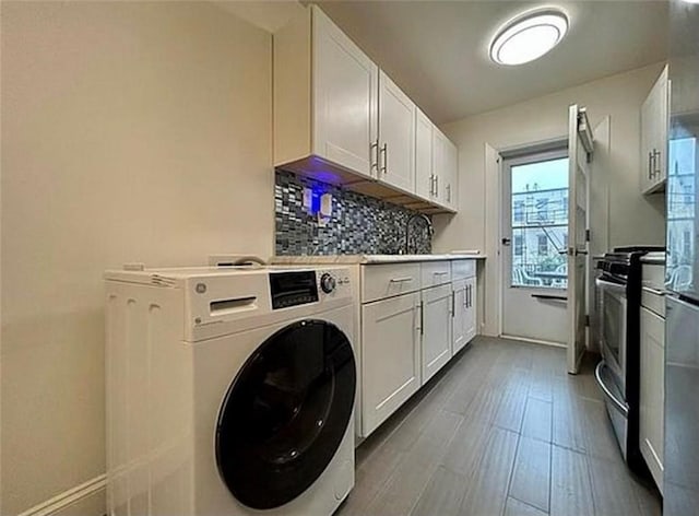 1711 Bay Ridge Parkway, Brooklyn, NY 11204 - laundry area featuring washer / clothes dryer and wood finished floors