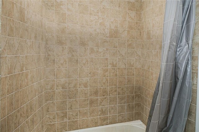 47 Center Pl, Staten Island, NY 10306 - bathroom featuring shower / tub combo