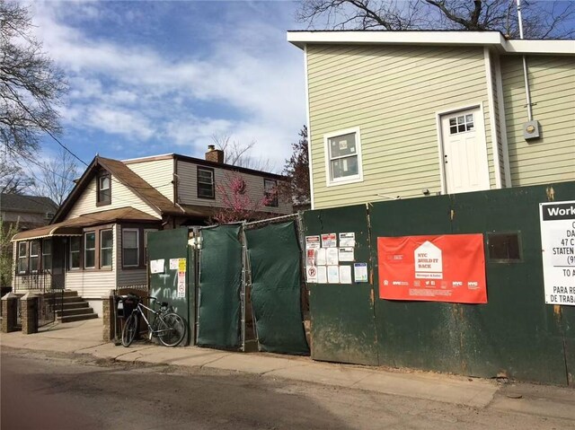 47 Center Pl, Staten Island, NY 10306 - view of property exterior