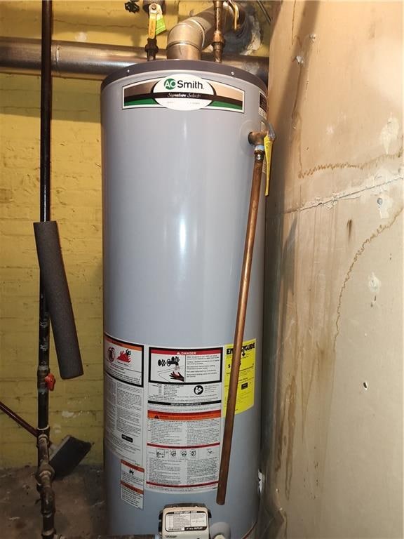 324 E 26th St, Brooklyn, NY 11226 - utility room with water heater