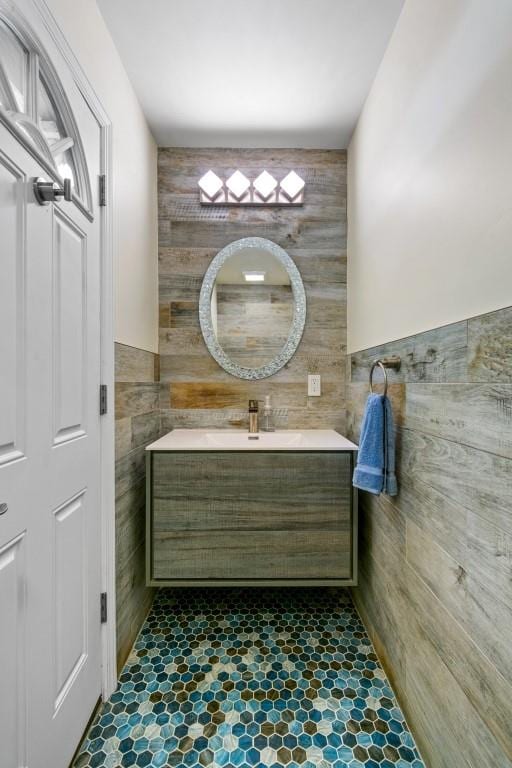 476 Hargold Ave, Staten Island, NY 10309 - bathroom featuring tile walls, tile patterned floors, and vanity