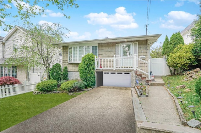 39 Morton St, Staten Island, NY 10306 - view of front facade with driveway and a garage