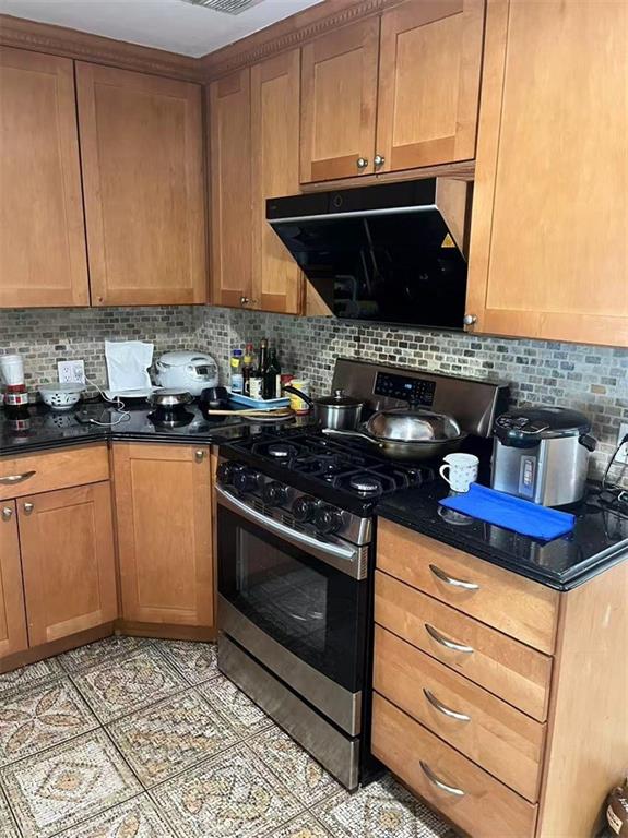 1711 E 36th St, Brooklyn, NY 11234 - kitchen featuring gas range, decorative backsplash, and exhaust hood