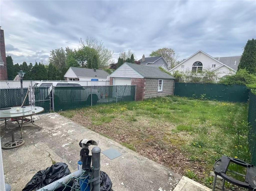 523 Woolley Ave, Staten Island, NY 10314 - view of fenced yard