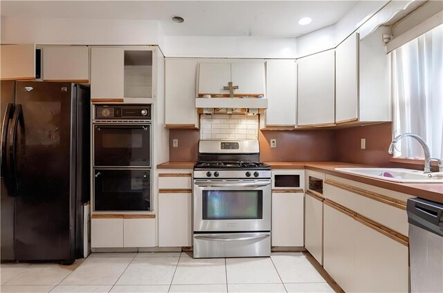 27 Bascom Pl, Staten Island, NY 10314 - kitchen featuring black appliances, a sink, light countertops, under cabinet range hood, and tasteful backsplash