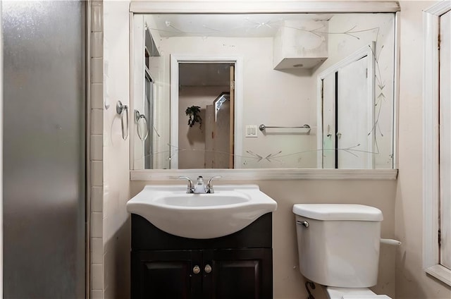 27 Bascom Pl, Staten Island, NY 10314 - full bathroom with vanity, toilet, and an enclosed shower