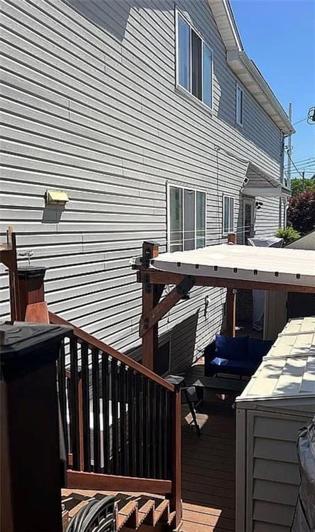 2054 Richomond Ave, New Springville, NY 10314 - view of deck
