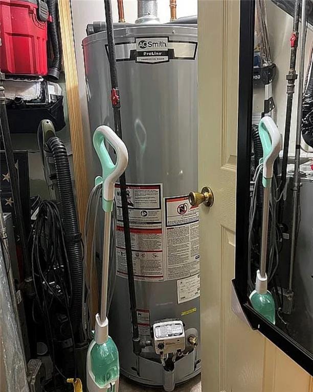 2054 Richomond Ave, New Springville, NY 10314 - utility room featuring water heater