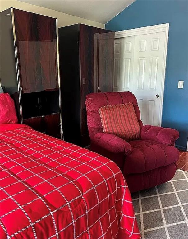 2054 Richomond Ave, New Springville, NY 10314 - bedroom with vaulted ceiling and a closet