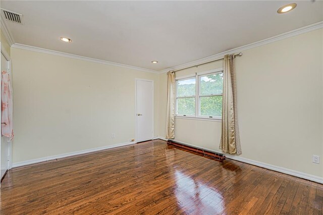 284 Todt Hill Rd, Staten Island, NY 10314 - empty room featuring wood finished floors, crown molding, and recessed lighting