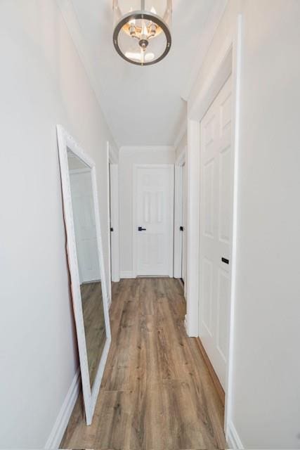 400 Maryland Ave Unit 2D, Staten Island, NY 10305 - corridor featuring wood finished floors, a chandelier, and baseboards