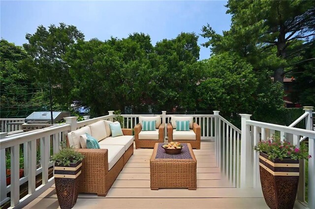 542 Golfview Ct Unit 1, Staten Island, NY 10314 - deck with an outdoor living space