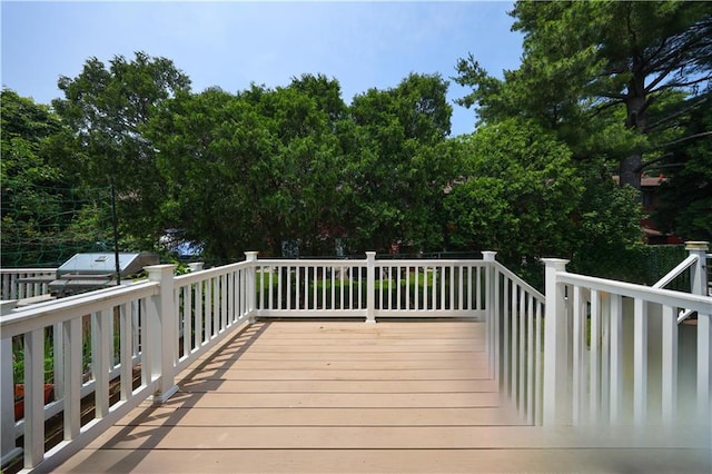 542 Golfview Ct Unit 1, Staten Island, NY 10314 - view of wooden terrace