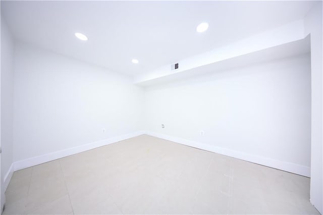 542 Golfview Ct Unit 1, Staten Island, NY 10314 - empty room with baseboards and recessed lighting