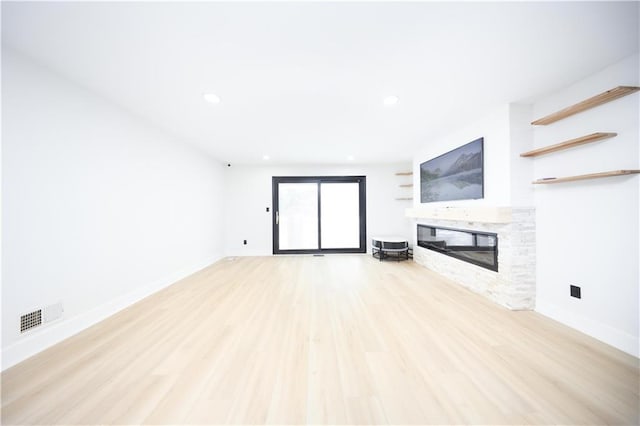 542 Golfview Ct Unit 1, Staten Island, NY 10314 - unfurnished living room featuring light wood-style floors, a glass covered fireplace, baseboards, and recessed lighting
