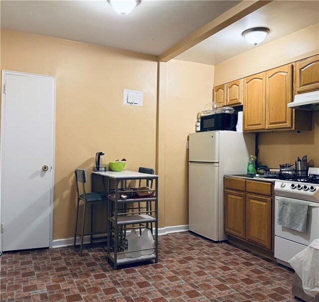 2727 Ocean Pkwy Unit D6, Brooklyn, NY 11235 - kitchen with white appliances and under cabinet range hood