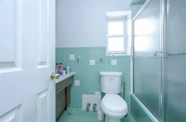 8784 24th Ave, Brooklyn, NY 11214 - full bath featuring tile walls, wainscoting, and enclosed tub / shower combo