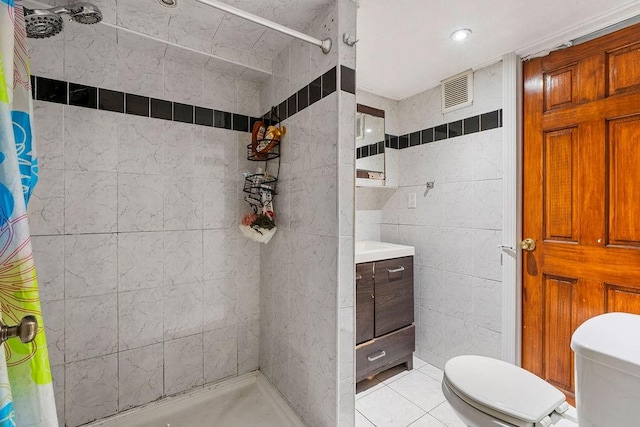 32 Brighton 2nd Pl, Brooklyn, NY 11235 - bathroom featuring tiled shower and vanity