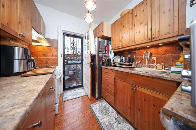 32 Gatling Pl, Brooklyn, NY 11209 - kitchen featuring freestanding refrigerator, backsplash, wood finished floors, and under cabinet range hood