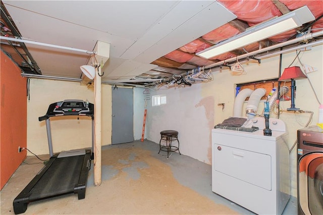 4070 Victory Blvd, Staten Island, NY 10314 - exercise area featuring washing machine and clothes dryer
