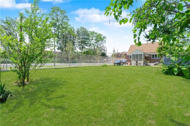 4070 Victory Blvd, Staten Island, NY 10314 - view of yard