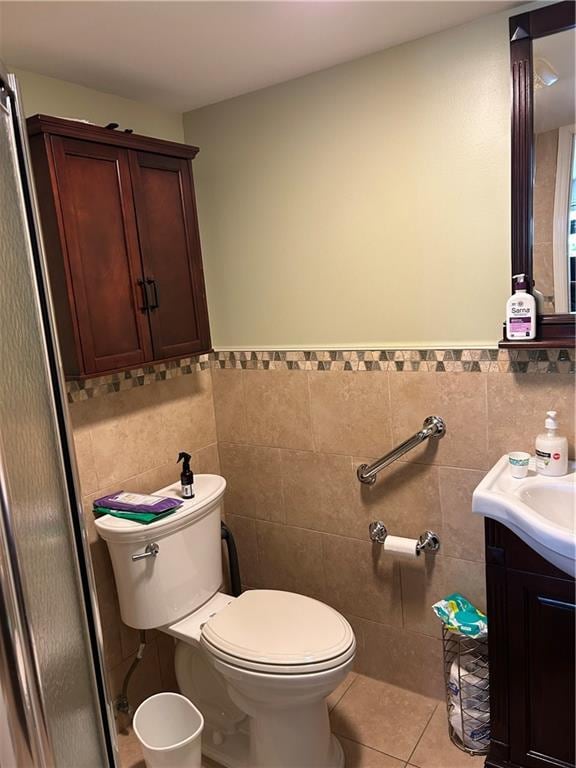 30 Regis Dr Unit 76, Staten Island, NY 10314 - bathroom featuring tile walls, tile patterned floors, vanity, and a wainscoted wall