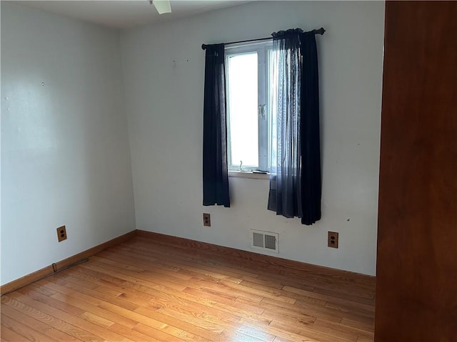 30 Regis Dr Unit 76, Staten Island, NY 10314 - empty room featuring healthy amount of natural light and light wood-type flooring