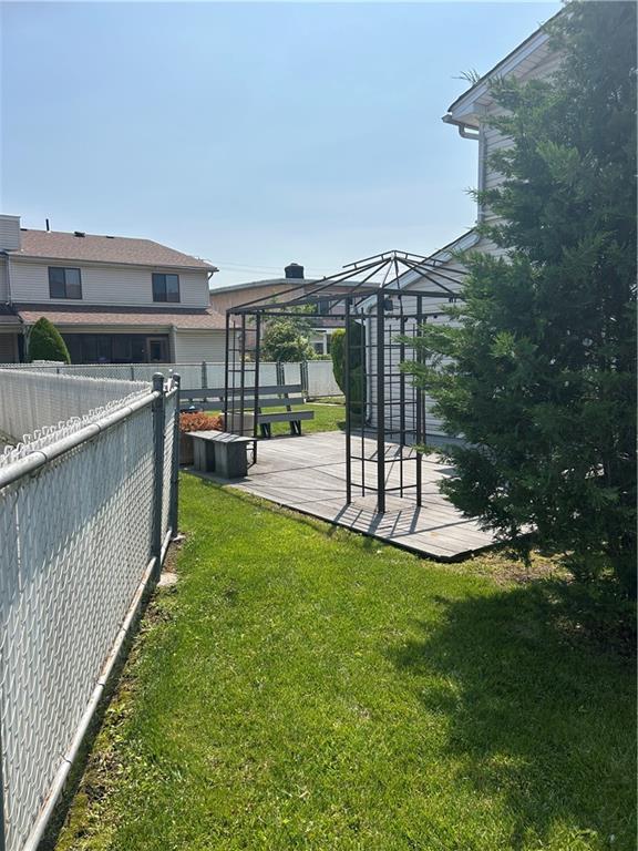30 Regis Dr Unit 76, Staten Island, NY 10314 - view of yard