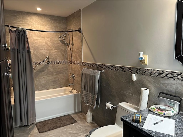 30 Regis Dr Unit 76, Staten Island, NY 10314 - bathroom with tile walls, shower / bath combo, and recessed lighting