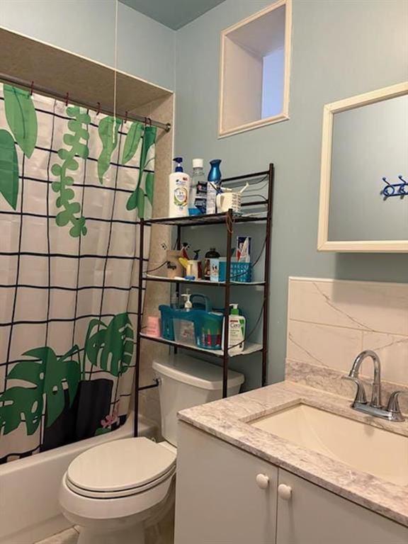 30 Winegar Ln, Staten Island, NY 10310 - bathroom with vanity and shower / bathtub combination with curtain