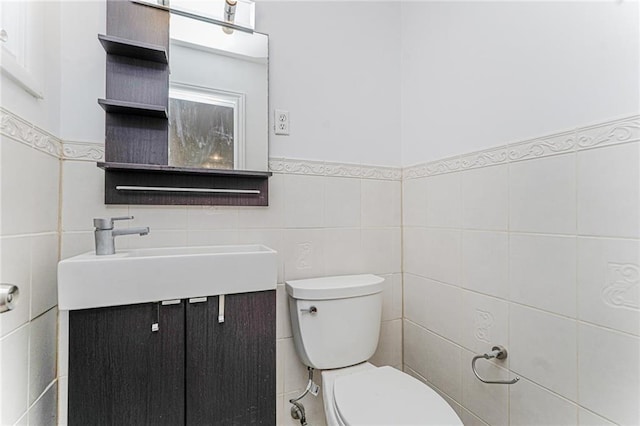 161 Ravenhurst Ave, Staten Island, NY 10310 - bathroom featuring tile walls, vanity, and wainscoting