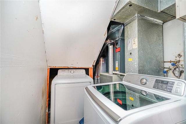 443 Ridgewood Ave, Staten Island, NY 10312 - laundry room with independent washer and dryer
